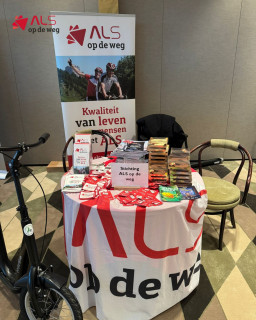 Terugblik op een bijzondere ALS, PSMA & PLS Patiënten- en Naastendag! 

Het is alweer ruim een week geleden dat we samenkwamen in Van der Valk Breukelen voor een inspirerende dag vol verbinding en waardevolle ontmoetingen. Met zo’n 200 deelnemers  was het een dag die nog lang bijblijft.

Ook wij van Stichting ALS op de Weg waren erbij! 🚗 We vertelden bezoekers graag meer over onze hulpmiddelen die het leven met ALS iets comfortabeler en draaglijker kunnen maken. Ontzettend mooi om te zien hoeveel mensen we mochten spreken. 💪

#ALSopdeWeg #ALS #PSMA #PLS #StichtingALS #StopALS #ALSHulpmiddelen