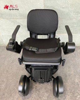 Nu beschikbaar: maak kennis met de Whill C2, de ultra-wendbare, comfortabele en stijlvolle elektrische rolstoel, die jouw vrijheid centraal zet!
Met omniwielen, joystickbediening, een korte draaicirkel van 76 cm en in 4 delen te demonteren, is de Whill C2 perfect voor thuis, onderweg en op vakantie. Of je nu door gras, grind of een kleine stoep op moet, de krachtige motoren brengen je moeiteloos verder. En met de handige app laat je de Whill C2 zelfs naar je toe rijden.
🚗 Past in vrijwel elke kofferbak
✈️ Mag mee in het vliegtuig (onder voorwaarden)
🔋 Sterke LG-accu, 5 uur laadtijd
Lees meer informatie via alsopdeweg.nl/hulpmiddelen-whill-c2/
#ALSHulpmiddelen #ALSopdeWeg #StopALS