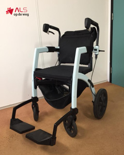 Vrijheid in beweging met de Rollz Motion 

De Rollz Motion is de slimme combinatie van rollator en rolstoel in één. Hij is al geruime tijd verkrijgbaar via Stichting ALS op de Weg. Speciaal geschikt voor mensen met ALS, PLS en PSMA die vrijheid, comfort en flexibiliteit willen behouden.

🏡 Voor thuis en onderweg
De Rollz Motion rijdt licht, is zeer wendbaar en altijd klaar voor gebruik. Even lopen? Geen probleem. Liever geduwd worden? In een handomdraai transformeer je de rollator naar een rolstoel en weer terug.

✈️ Ook ideaal voor vakantie
Met de handige cover mag de Rollz Motion zelfs mee het vliegtuig in (wel vooraf aanmelden bij de luchtvaartmaatschappij). Zo gaat je mobiliteit gewoon met je mee, waar je ook naartoe gaat.

✔️ Makkelijk mee te nemen
✔️ Snel om te bouwen
✔️ Moderne, stijlvolle vormgeving

Ontdek de Rollz Motion bij Stichting ALS op de Weg via alsopdeweg.nl/rollz-motion/

#StopALS #ALSHulpmiddelen #RollzMotion