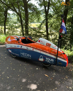 Richard is bijna in Malaucène! Help jij mee met die laatste kilometers? 🚴‍♂️Onze collega @richardrides4als is inmiddels diep in Frankrijk en onderweg naar Malaucène, waar binnenkort de start van Tour du ALS plaatsvindt.Richard is al jarenlang betrokken bij @tourduals vanuit Stichting ALS op de Weg. Maar dit jaar doet hij iets extra bijzonders: op een speciale ligfiets fietst hij helemaal van Nederland naar Frankrijk om aandacht te vragen voor de ziekte ALS en geld op te halen voor onderzoek.En het mooie nieuws? 🎉 Richard heeft zowel zijn fietsdoel als zijn fondsenwervingsdoel bijna bereikt. Een laatste extra duwtje in de rug zou geweldig zijn!❤️ Voor een donatie kun je symbolisch een plekje krijgen op zijn fiets. Zo rijden we samen richting een toekomst zonder ALS: tourduals.nl/fundraisers/richard-beetsVolg zijn avontuur:
📸 Instagram: @richardrides4als
🌍 Polarsteps: Richard Beets#ALSopdeWeg #TourduALS #RichardRides4ALS #StopALS #TDA26