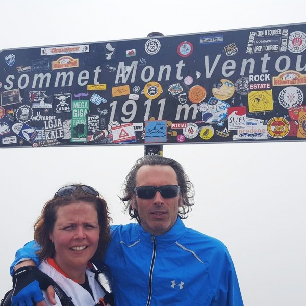 Cindy en Jeroen bereiken de top van de Mont Ventoux 2016