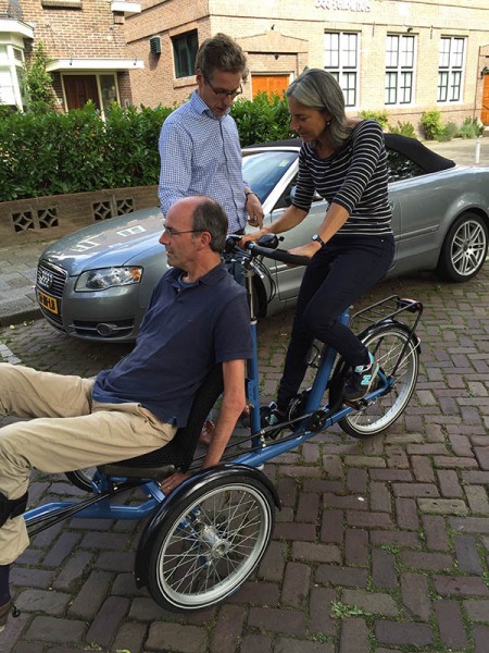 Stichting ALSopdeweg! schaft gezamenlijk een driewieltandem aan