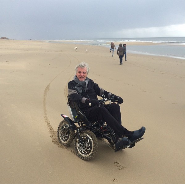 Bart op het strand met de ZOOM