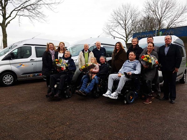 Stichting ALSopdeweg! levert weer drie bussen af!