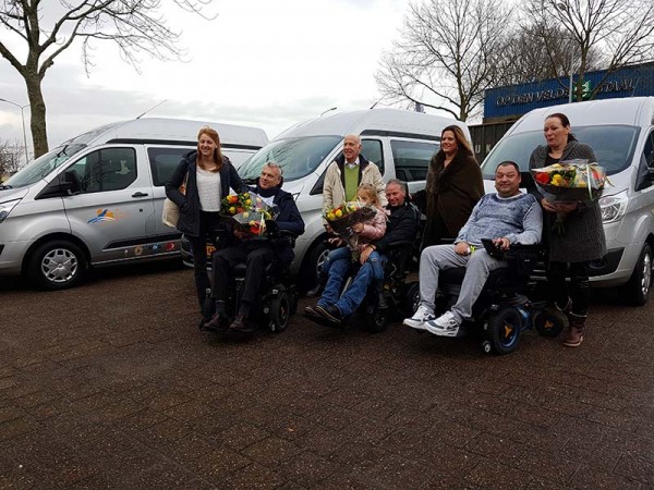 Stichting ALSopdeweg! levert weer drie bussen af!