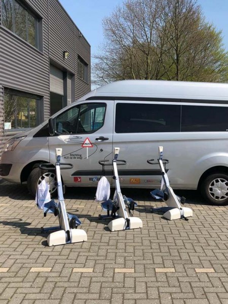 Stichting ALS op de weg neemt drie nieuwe theratrainers in gebruik voor de clienten