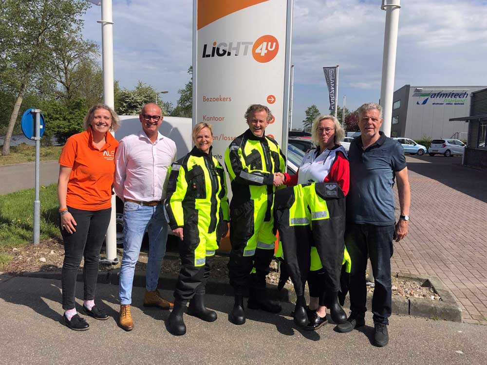 Stichting ALS op de weg - Uitreiking droogpakken Light4u Joure