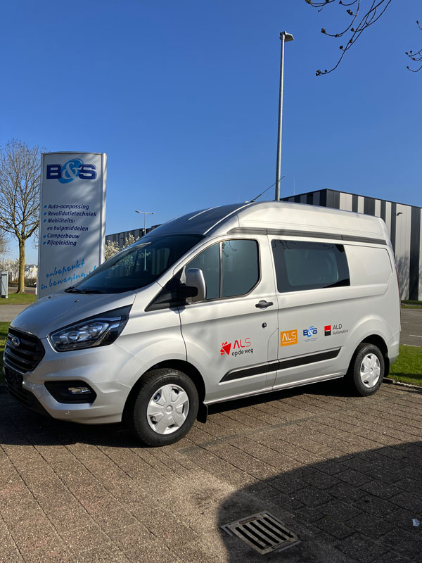 Nieuwe bussen voor Stichting ALS op de weg - April 2023