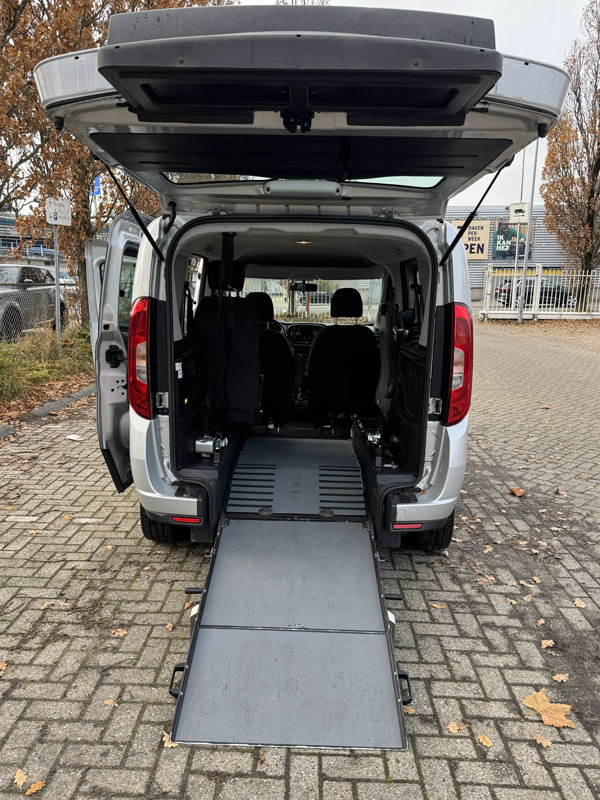 Fiat Doblo_10 Fiat Doblo achterkant oprijplaat