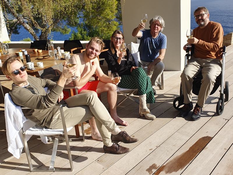 Mari Carmen en Carlos op Ibiza gebruikmakend van de Rollz Motion