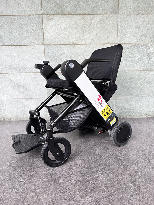 Whill F_01 Whill F, de opvouwbare elektrische rolstoel