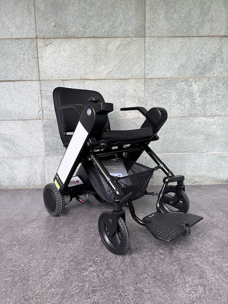 Whill F, de opvouwbare elektrische rolstoel