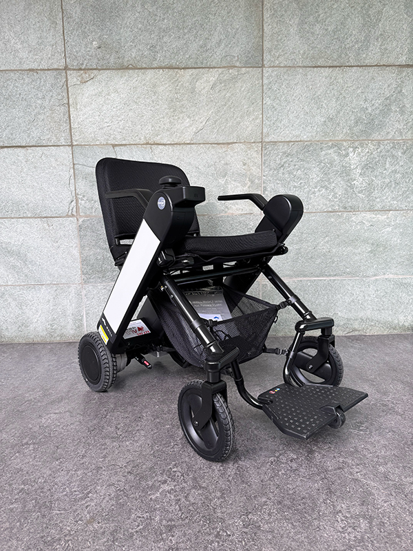 Whill F_02 Whill F, de opvouwbare elektrische rolstoel