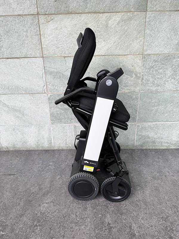 Whill F_04 Whill F, de opvouwbare elektrische rolstoel
