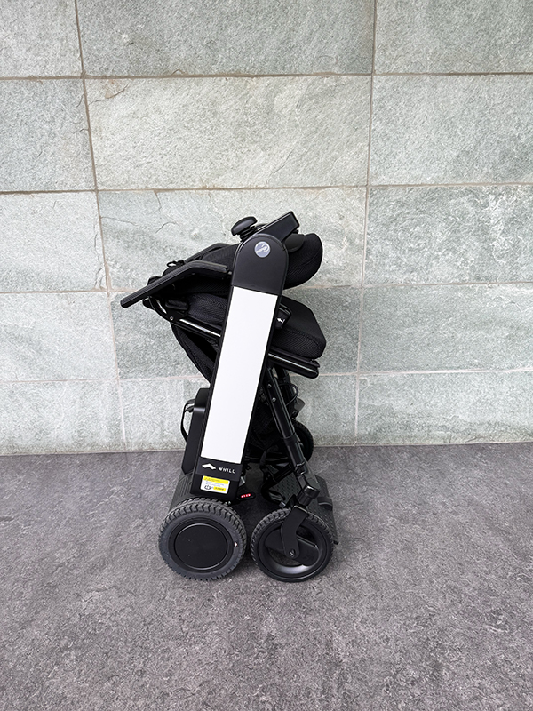 Whill F_06 Whill F, de opvouwbare elektrische rolstoel
